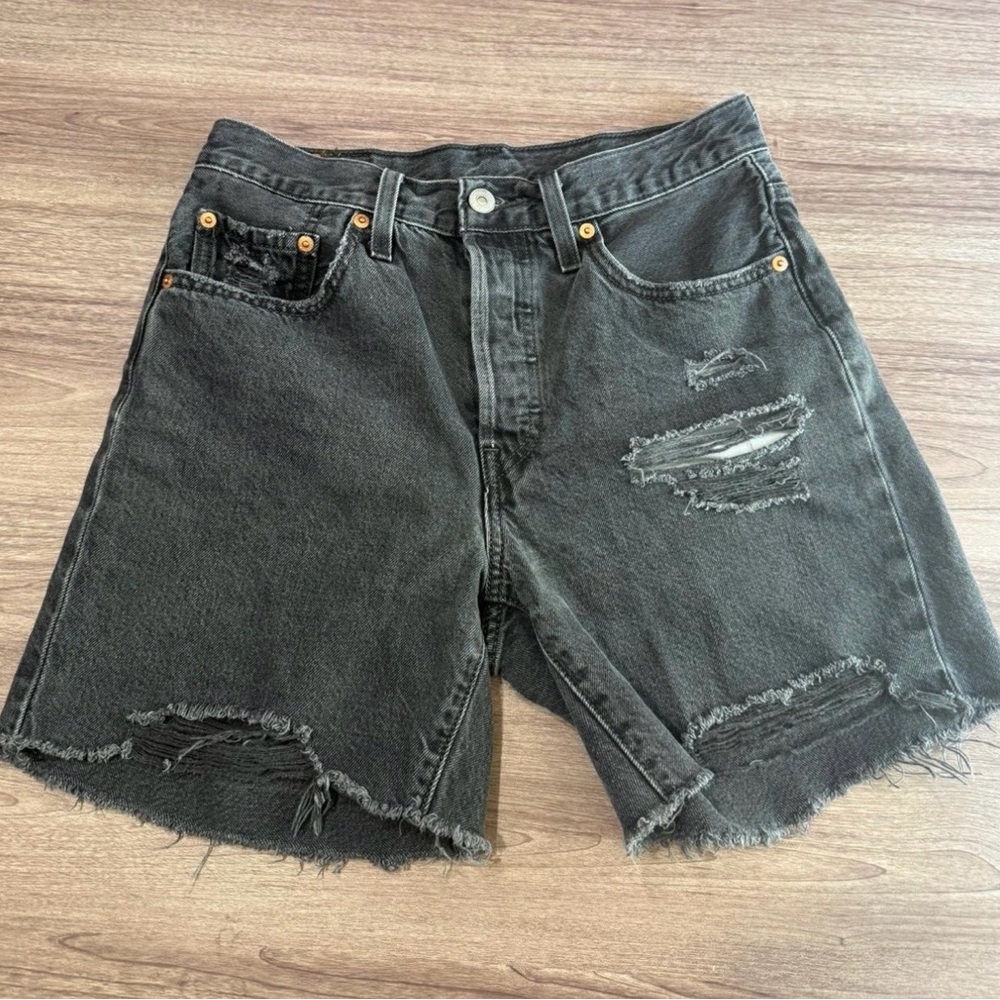 Black Distressed Denim Levi’s Shorts size 27